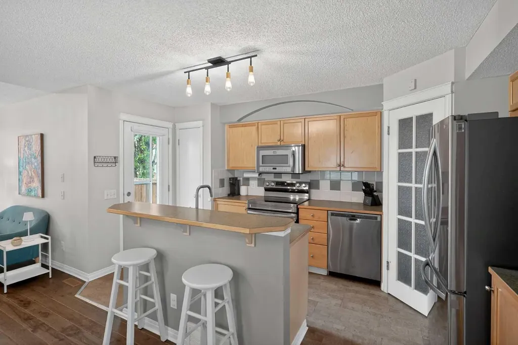 33 Prestwick Rise SE Calgary AB T2Z 4A6