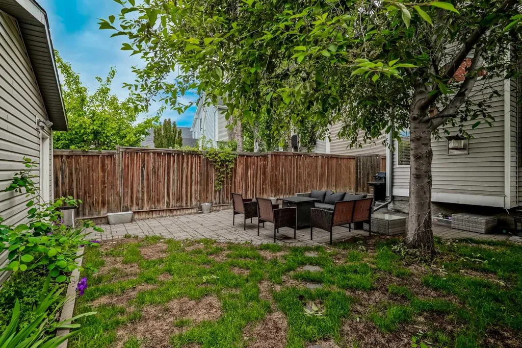 33 Prestwick Rise SE Calgary AB T2Z 4A6