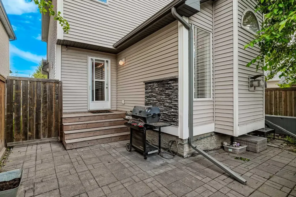 33 Prestwick Rise SE Calgary AB T2Z 4A6