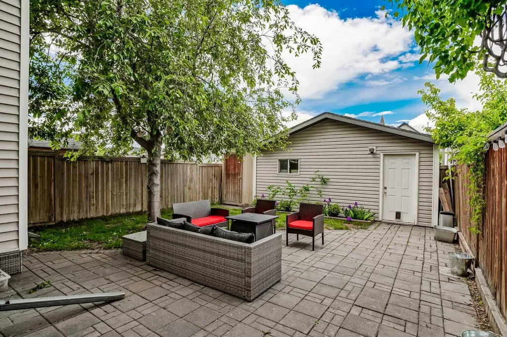 33 Prestwick Rise SE Calgary AB T2Z 4A6