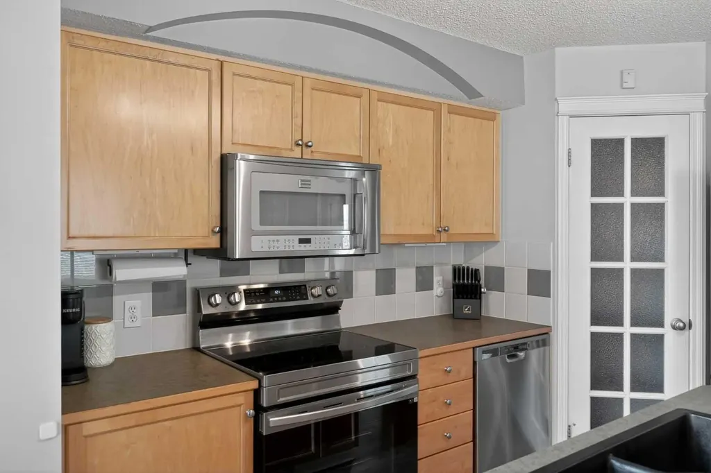 33 Prestwick Rise SE Calgary AB T2Z 4A6
