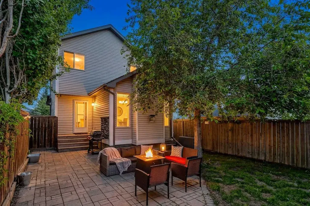 33 Prestwick Rise SE Calgary AB T2Z 4A6