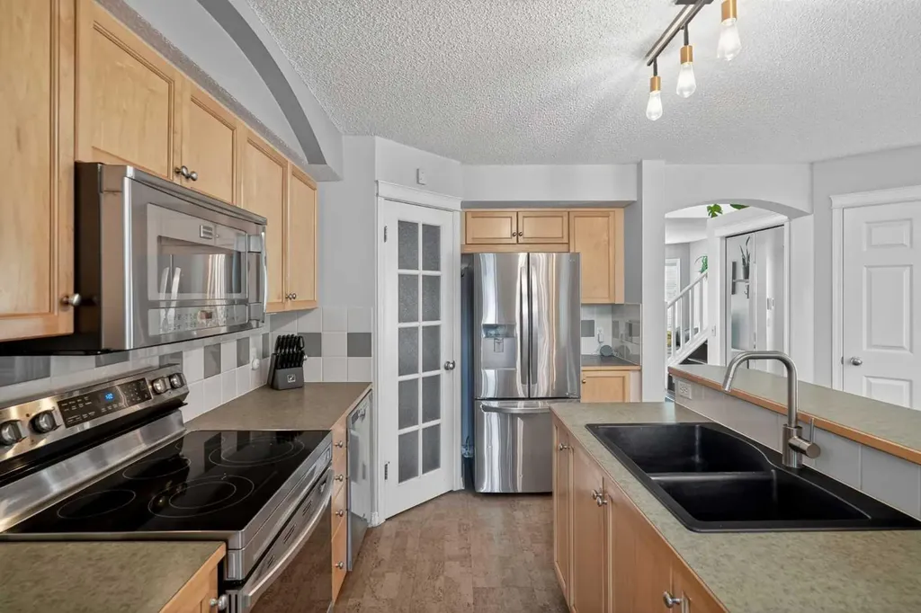 33 Prestwick Rise SE Calgary AB T2Z 4A6