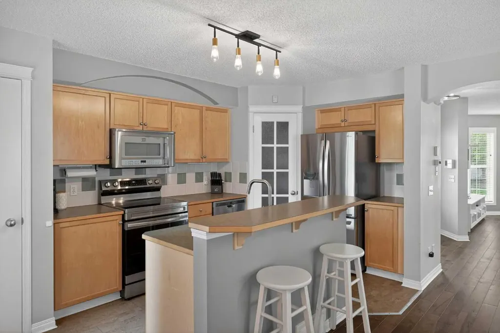 33 Prestwick Rise SE Calgary AB T2Z 4A6