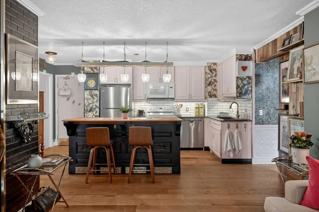 4554 Valiant Drive NW Calgary AB T3A 2V5