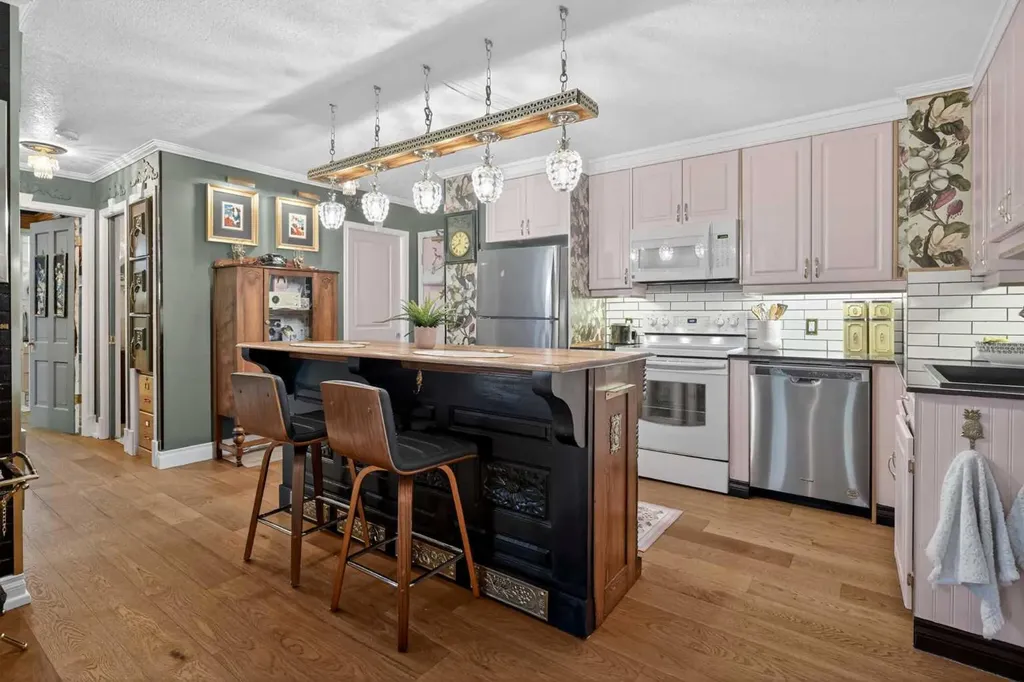 4554 Valiant Drive NW Calgary AB T3A 2V5