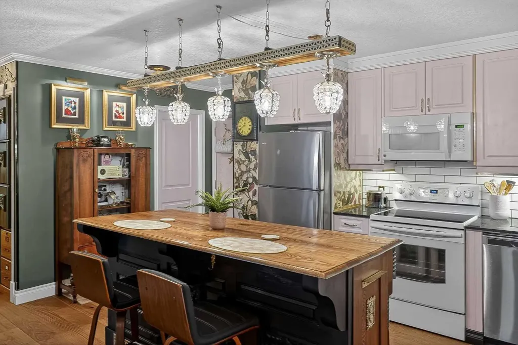4554 Valiant Drive NW Calgary AB T3A 2V5