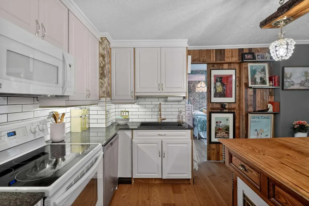 4554 Valiant Drive NW Calgary AB T3A 2V5