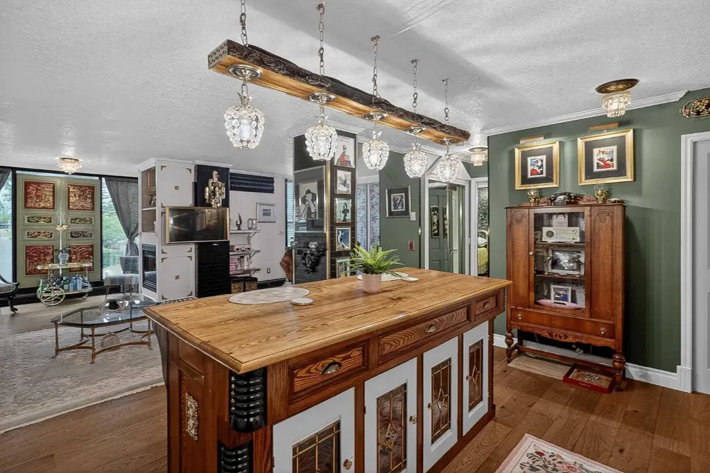 4554 Valiant Drive NW Calgary AB T3A 2V5