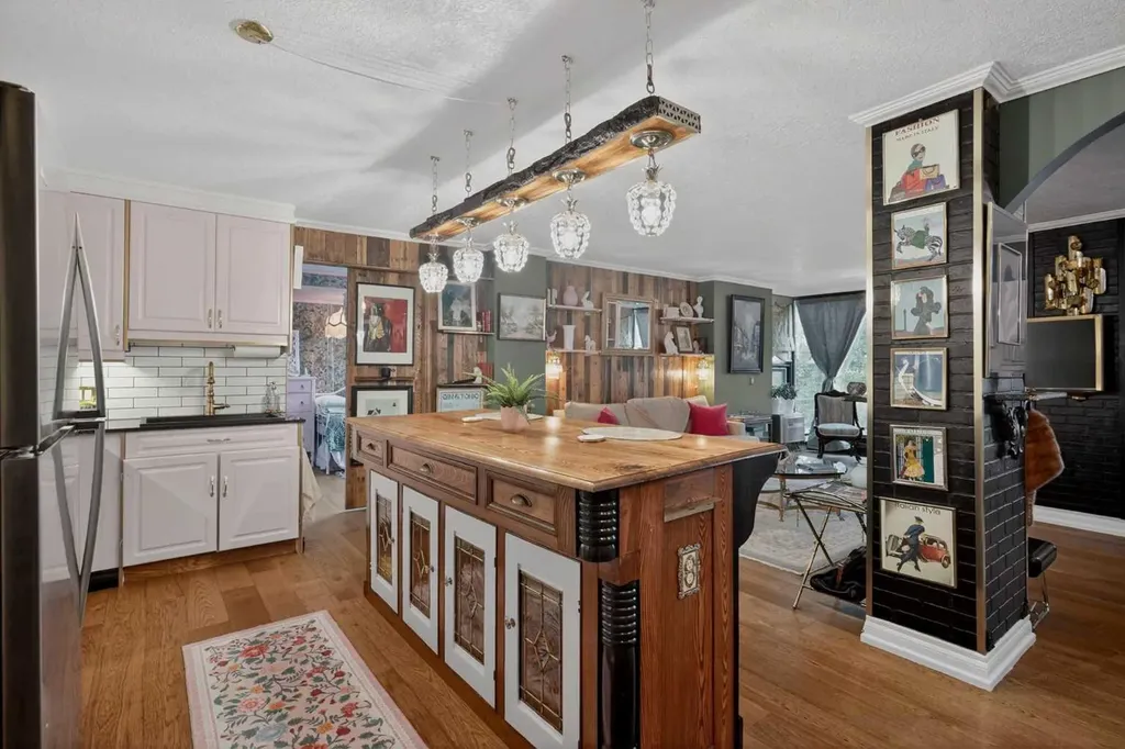 4554 Valiant Drive NW Calgary AB T3A 2V5