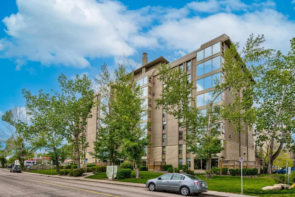 4554 Valiant Drive NW Calgary AB T3A 2V5