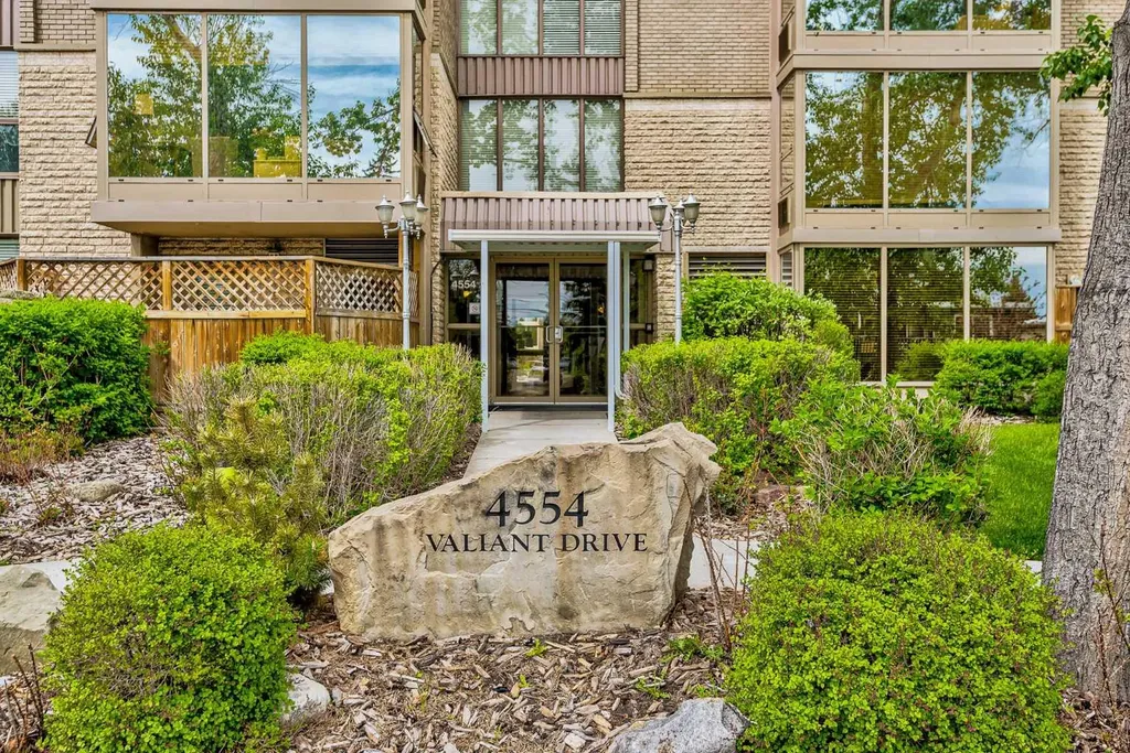 4554 Valiant Drive NW Calgary AB T3A 2V5