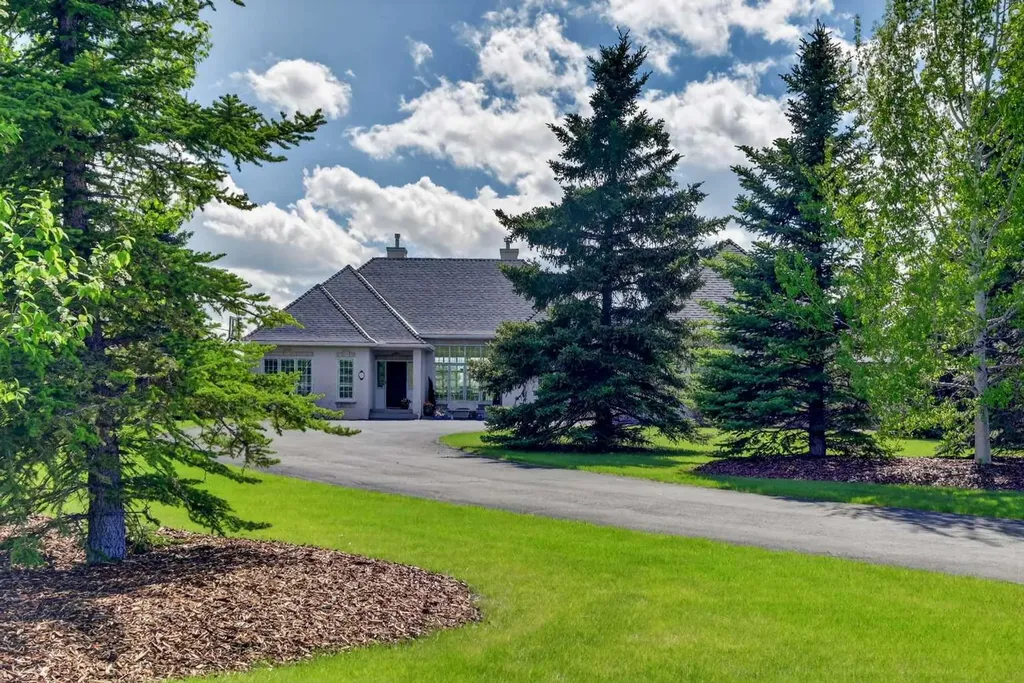 27 Hillcrest Estates Rural Rocky View County AB T3Z 2B9