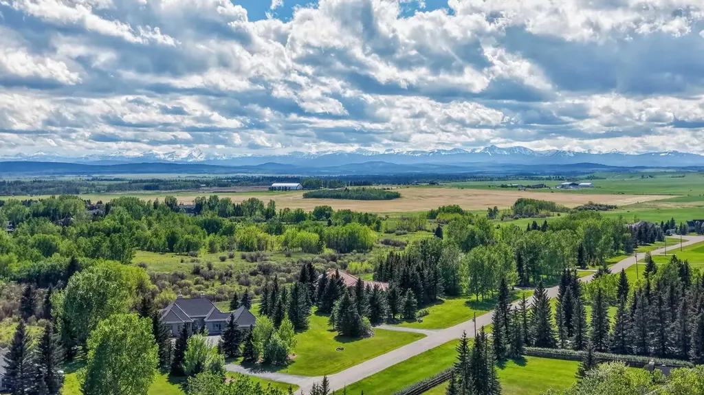 27 Hillcrest Estates Rural Rocky View County AB T3Z 2B9