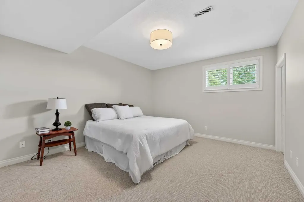 27 Hillcrest Estates Rural Rocky View County AB T3Z 2B9