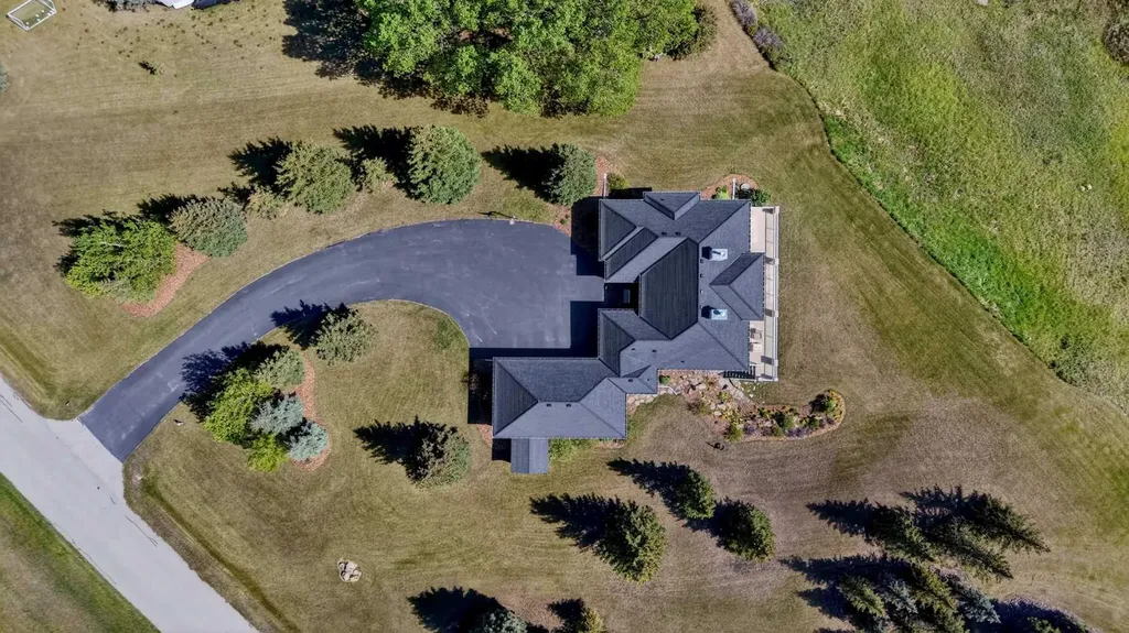 27 Hillcrest Estates Rural Rocky View County AB T3Z 2B9