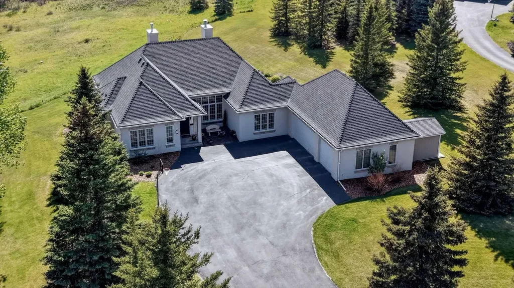 27 Hillcrest Estates Rural Rocky View County AB T3Z 2B9
