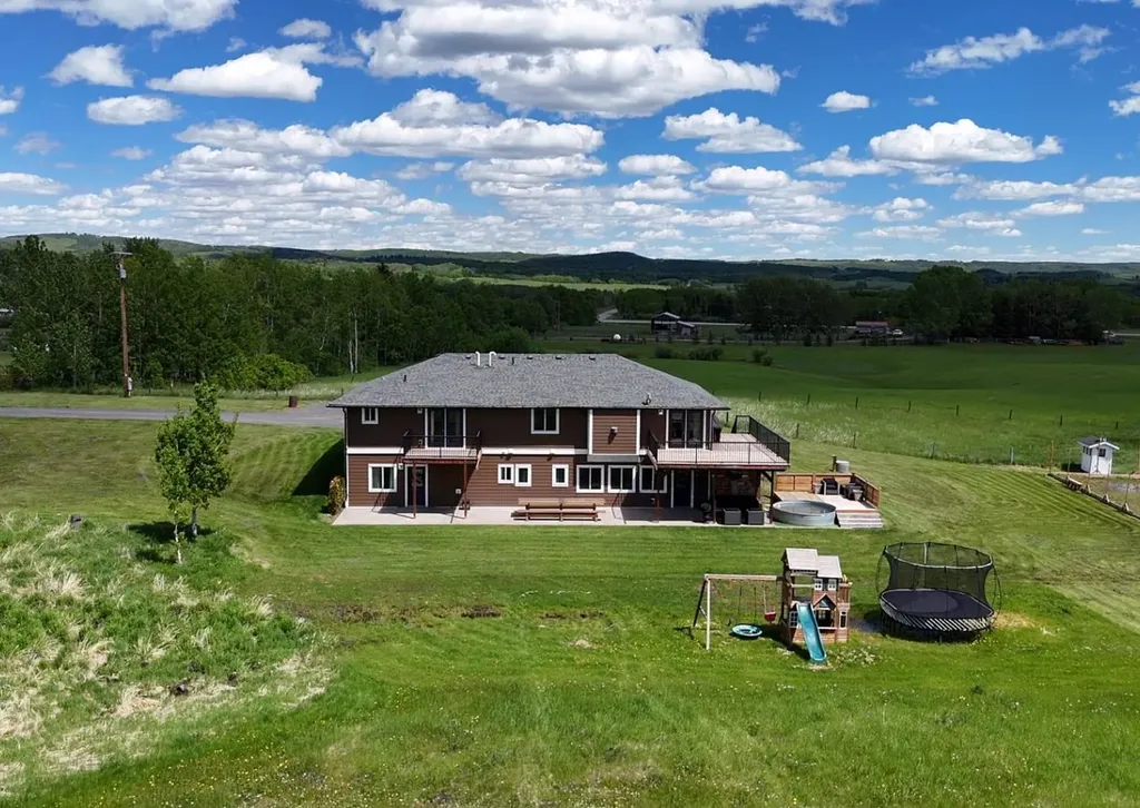 210037 274 Avenue W Rural Foothills County AB T1S 3C1