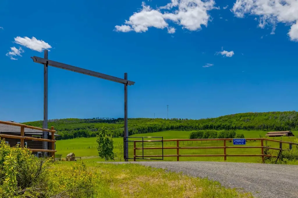 210037 274 Avenue W Rural Foothills County AB T1S 3C1