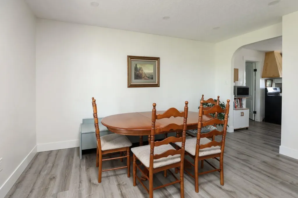 54 N 4 Street E Magrath AB T0K 1J0