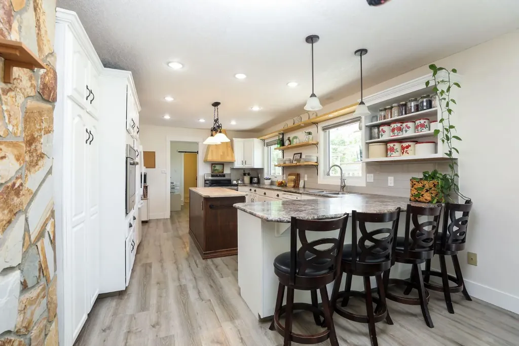 54 N 4 Street E Magrath AB T0K 1J0