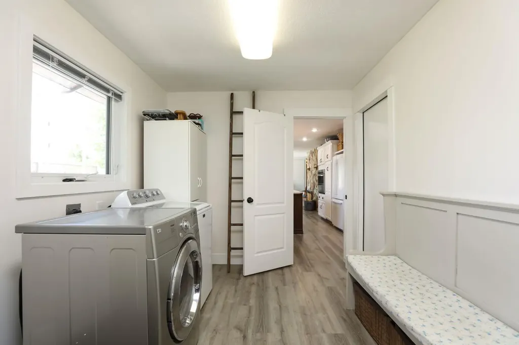 54 N 4 Street E Magrath AB T0K 1J0