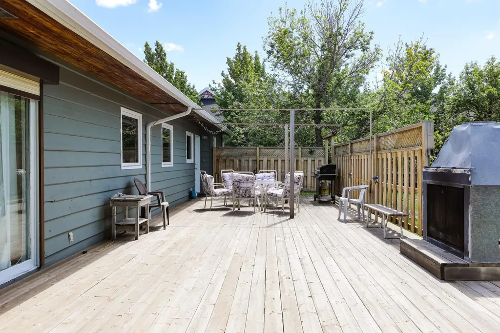 54 N 4 Street E Magrath AB T0K 1J0