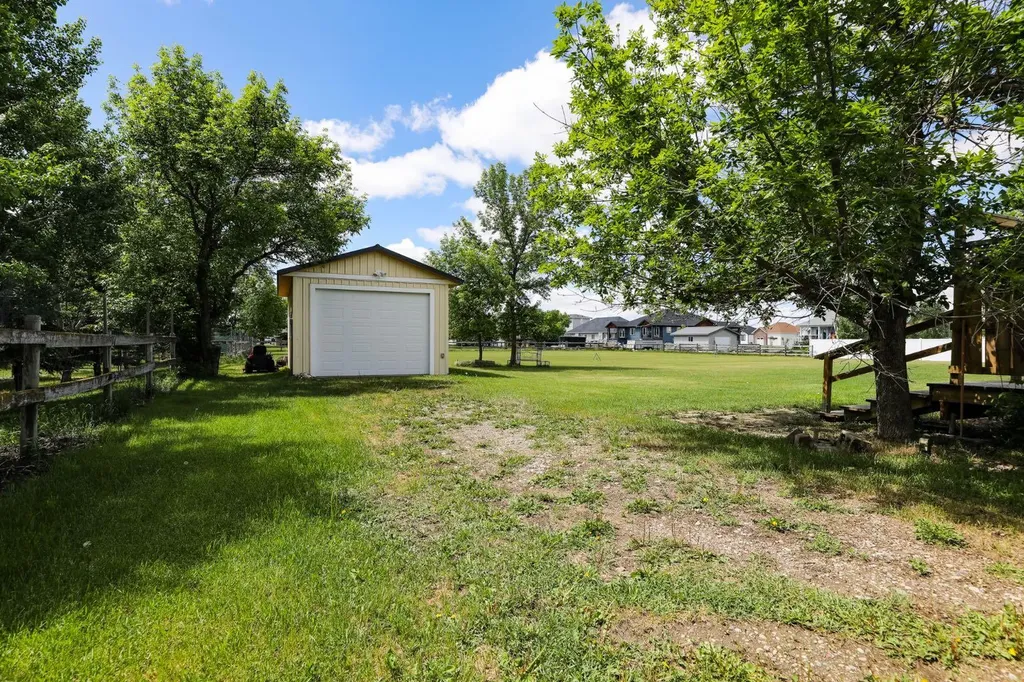54 N 4 Street E Magrath AB T0K 1J0