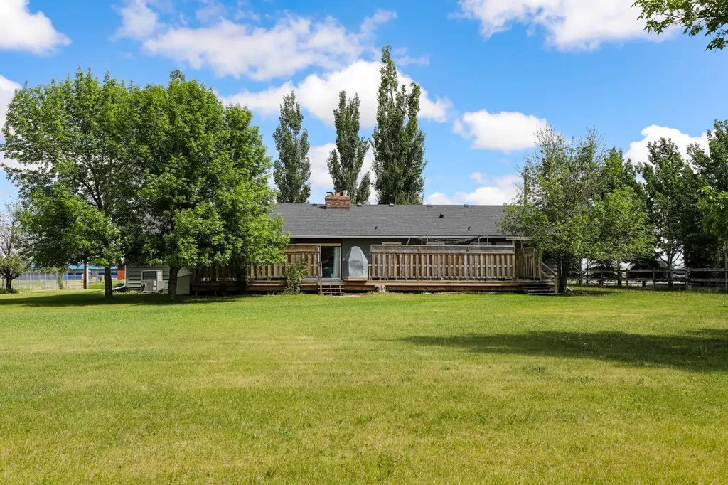 54 N 4 Street E Magrath AB T0K 1J0