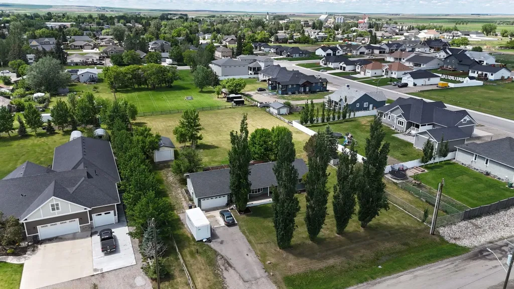 54 N 4 Street E Magrath AB T0K 1J0