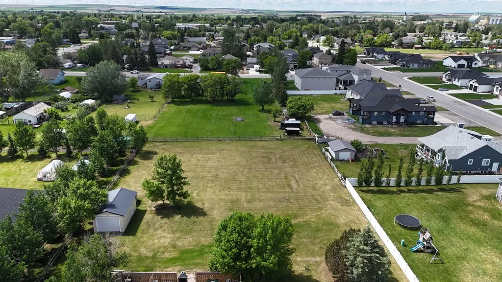 54 N 4 Street E Magrath AB T0K 1J0