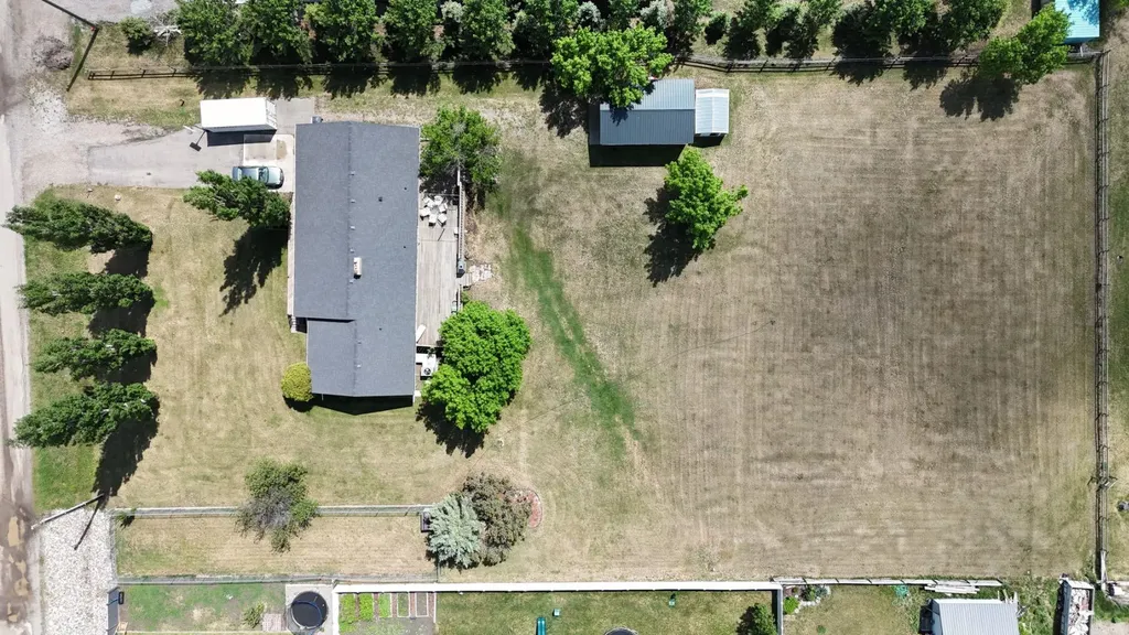 54 N 4 Street E Magrath AB T0K 1J0