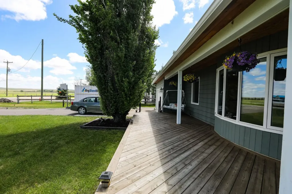 54 N 4 Street E Magrath AB T0K 1J0