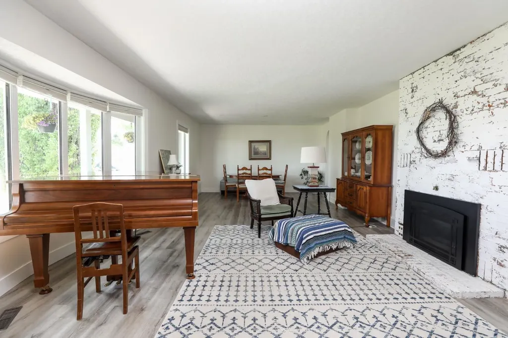 54 N 4 Street E Magrath AB T0K 1J0