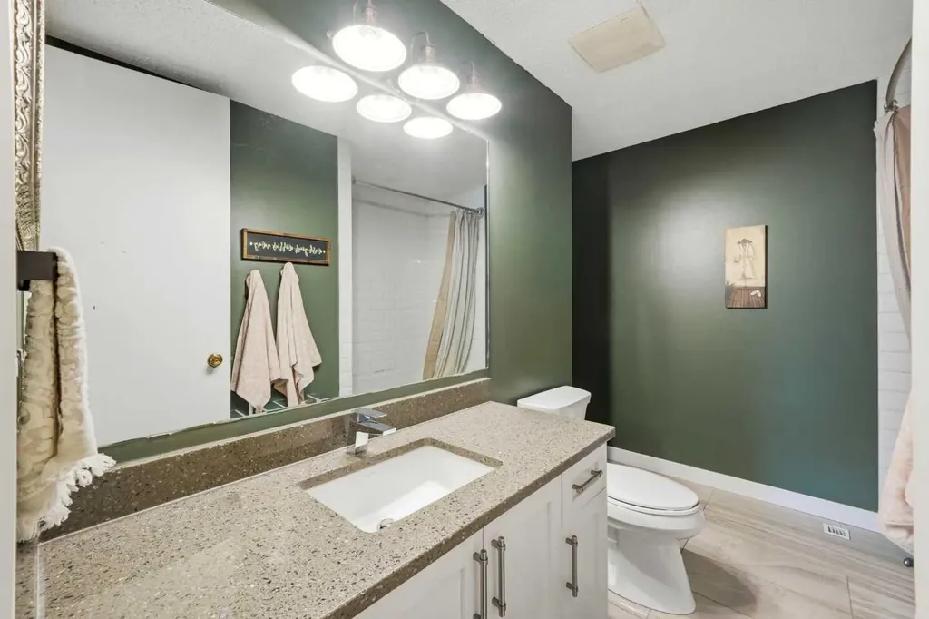 217 Woodvale Bay SW Calgary AB T2W 3L4