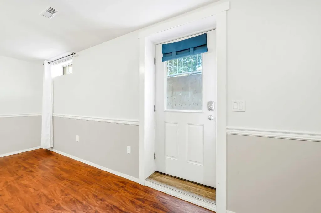 217 Woodvale Bay SW Calgary AB T2W 3L4
