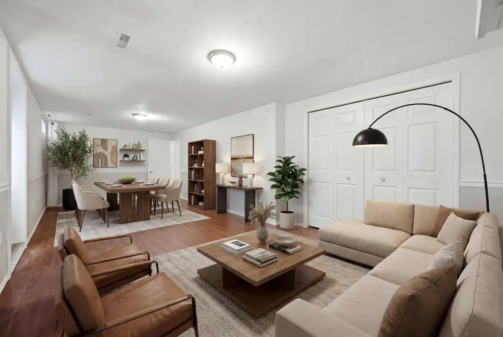 217 Woodvale Bay SW Calgary AB T2W 3L4