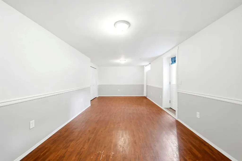 217 Woodvale Bay SW Calgary AB T2W 3L4