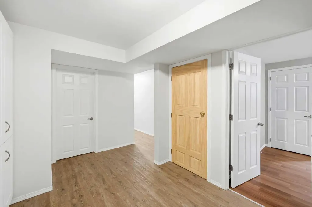 217 Woodvale Bay SW Calgary AB T2W 3L4