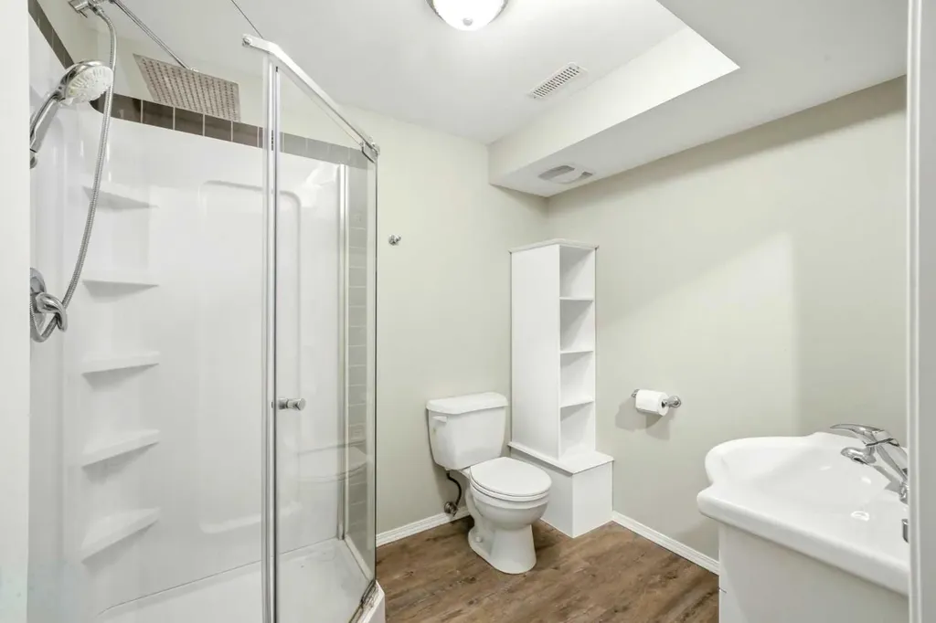 217 Woodvale Bay SW Calgary AB T2W 3L4