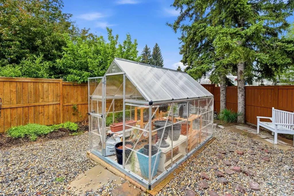 217 Woodvale Bay SW Calgary AB T2W 3L4