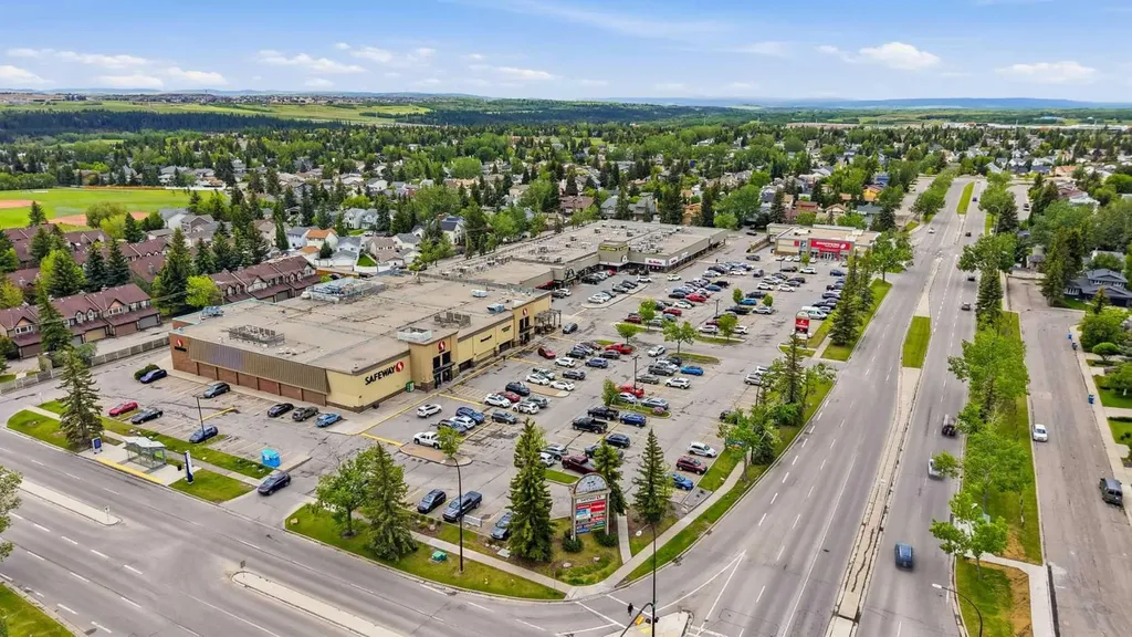 217 Woodvale Bay SW Calgary AB T2W 3L4