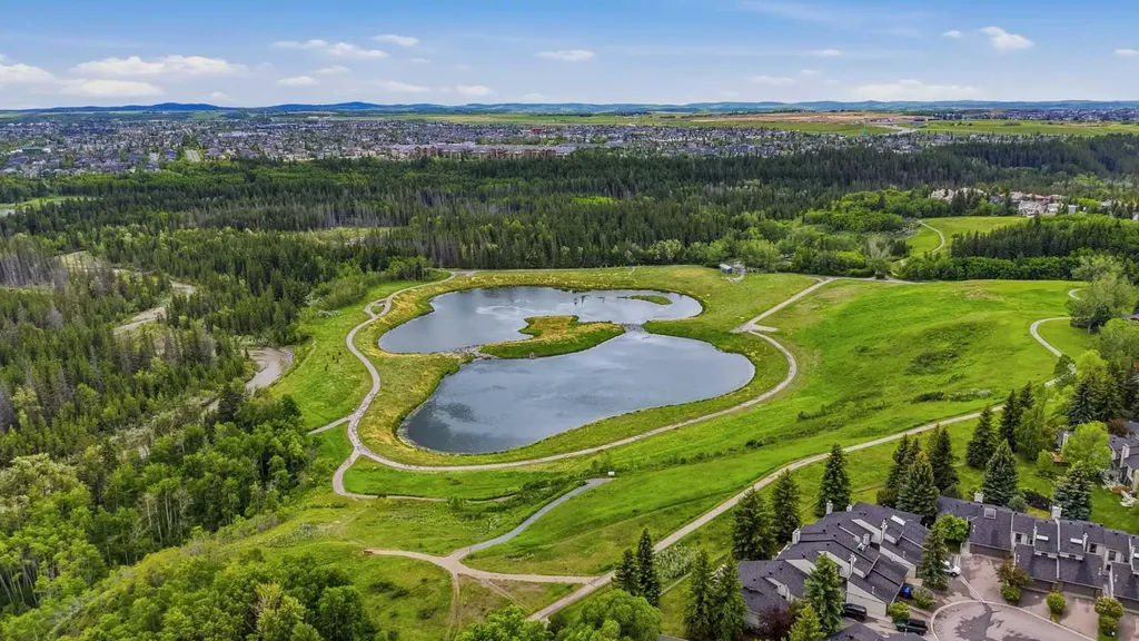 217 Woodvale Bay SW Calgary AB T2W 3L4
