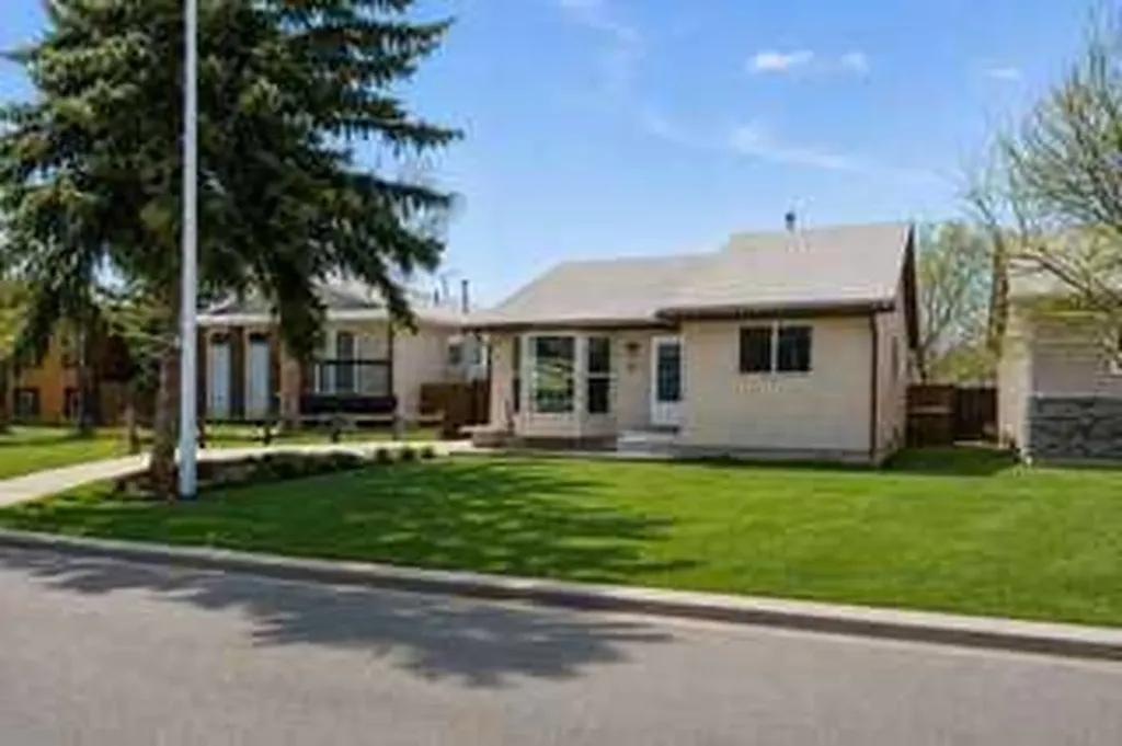 72 Marquis Place SE Airdrie AB T4A 1Z1