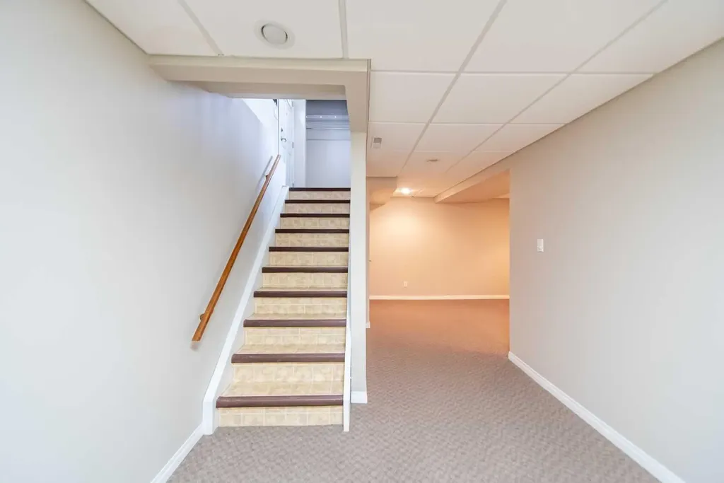 5119 30 Avenue SW Calgary AB T3E 6R2