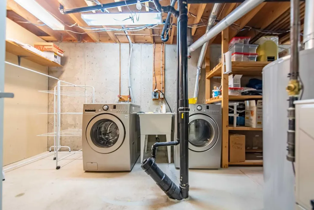 5119 30 Avenue SW Calgary AB T3E 6R2