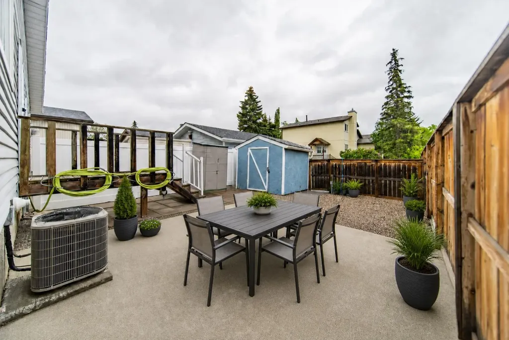 5119 30 Avenue SW Calgary AB T3E 6R2