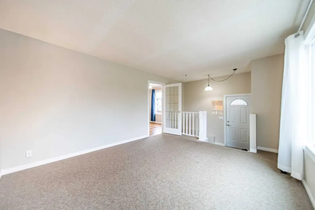 5119 30 Avenue SW Calgary AB T3E 6R2