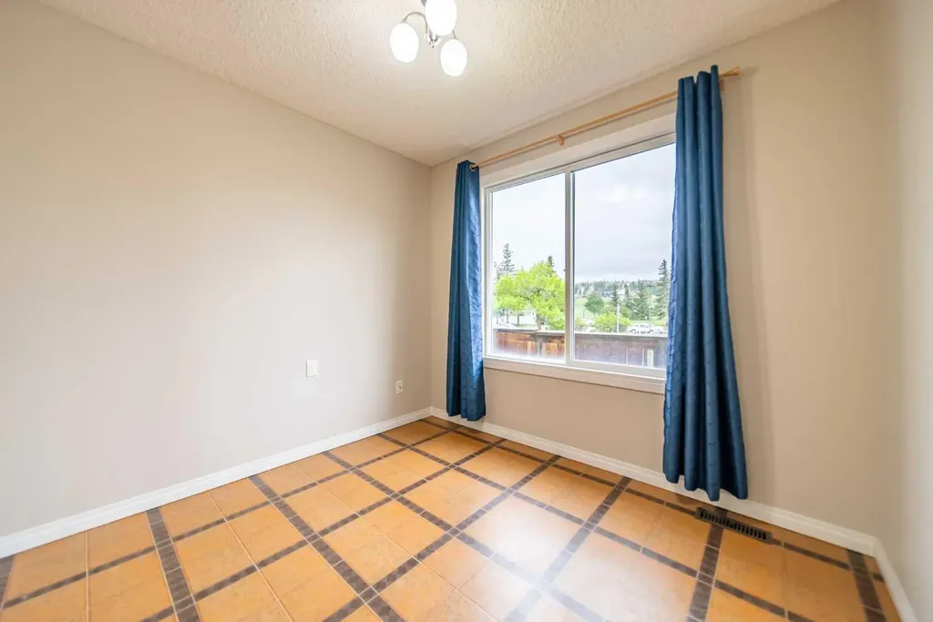 5119 30 Avenue SW Calgary AB T3E 6R2