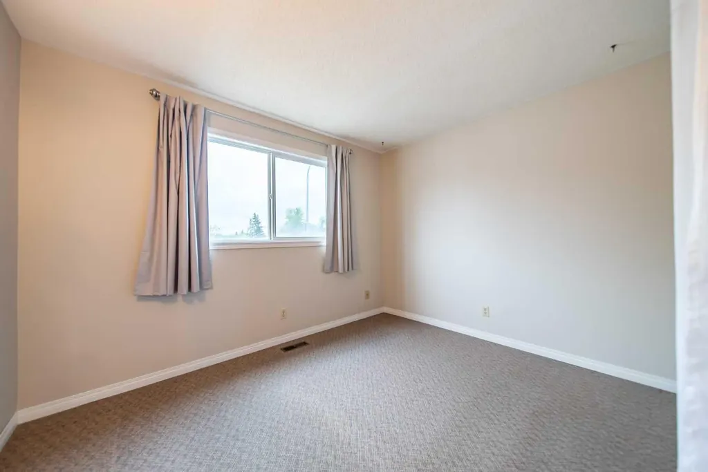 5119 30 Avenue SW Calgary AB T3E 6R2